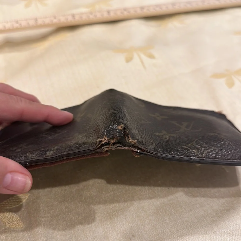 Louis Vuitton / LV Vintage Brown Monogram Logo Bifold Wallet w/ Coin Compartment